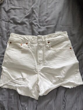 Levi’s Classic White High-Rise Distressed Women's Shorts